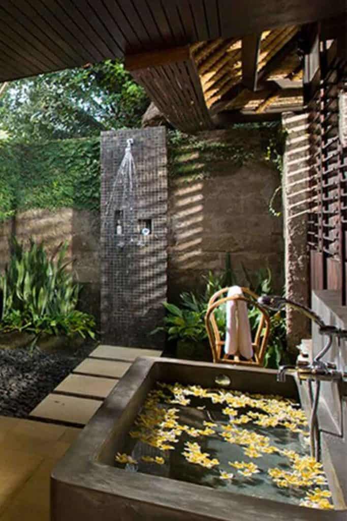 Tropical houses in indonesia bathroom