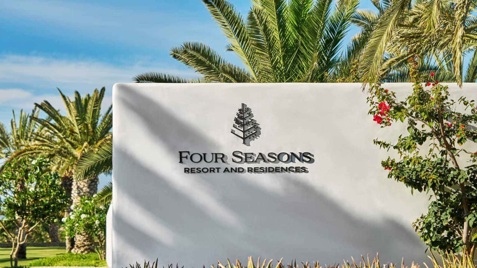 Discover 2 Luxurious Four Seasons Los Cabos Hotels & Resorts