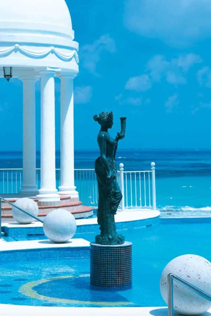 Beach Hotels In Cancun Riu Palace Las Americas Pool Sculpture